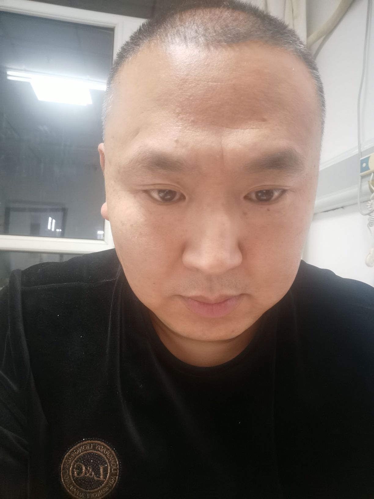 张贺头像
