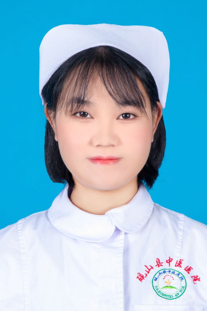 查倩思头像
