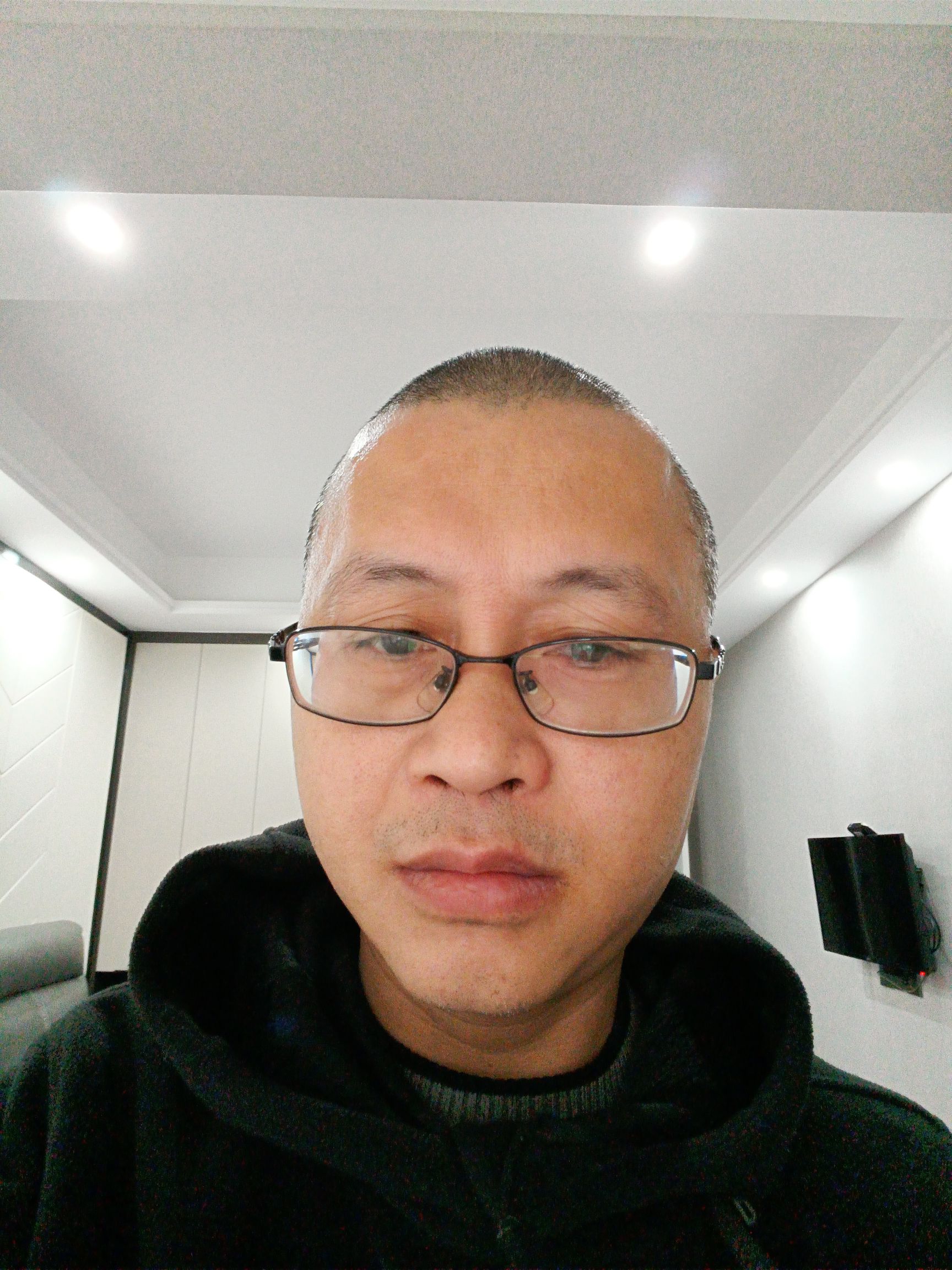 辜伟头像