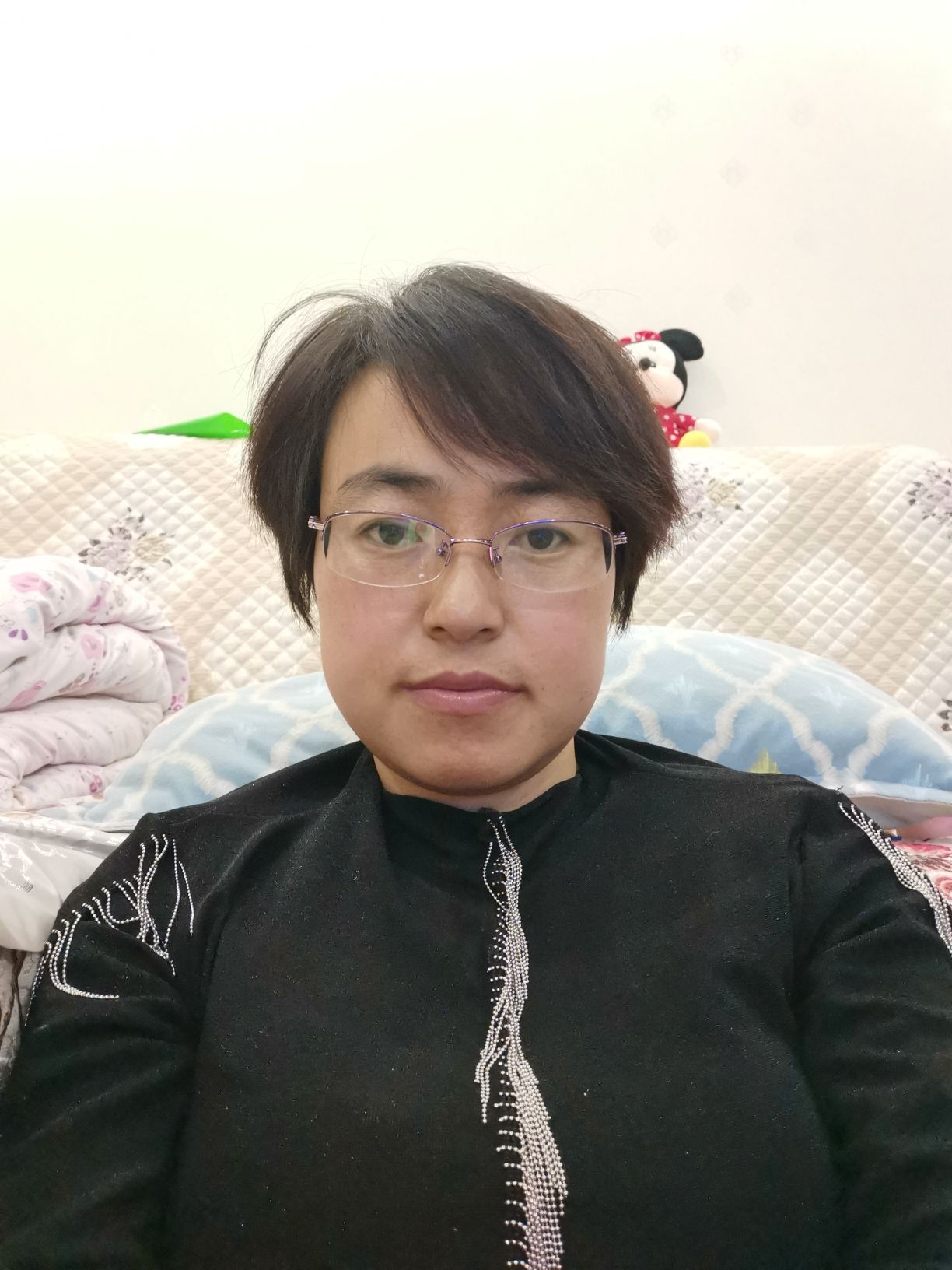 王颖头像