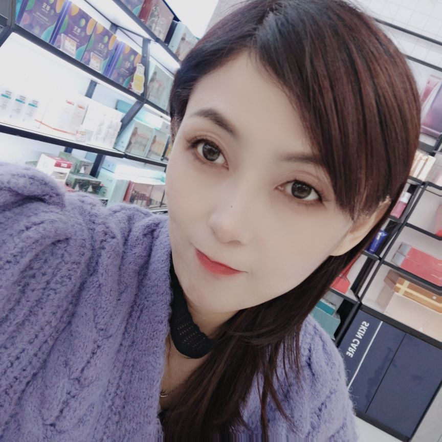李莹头像