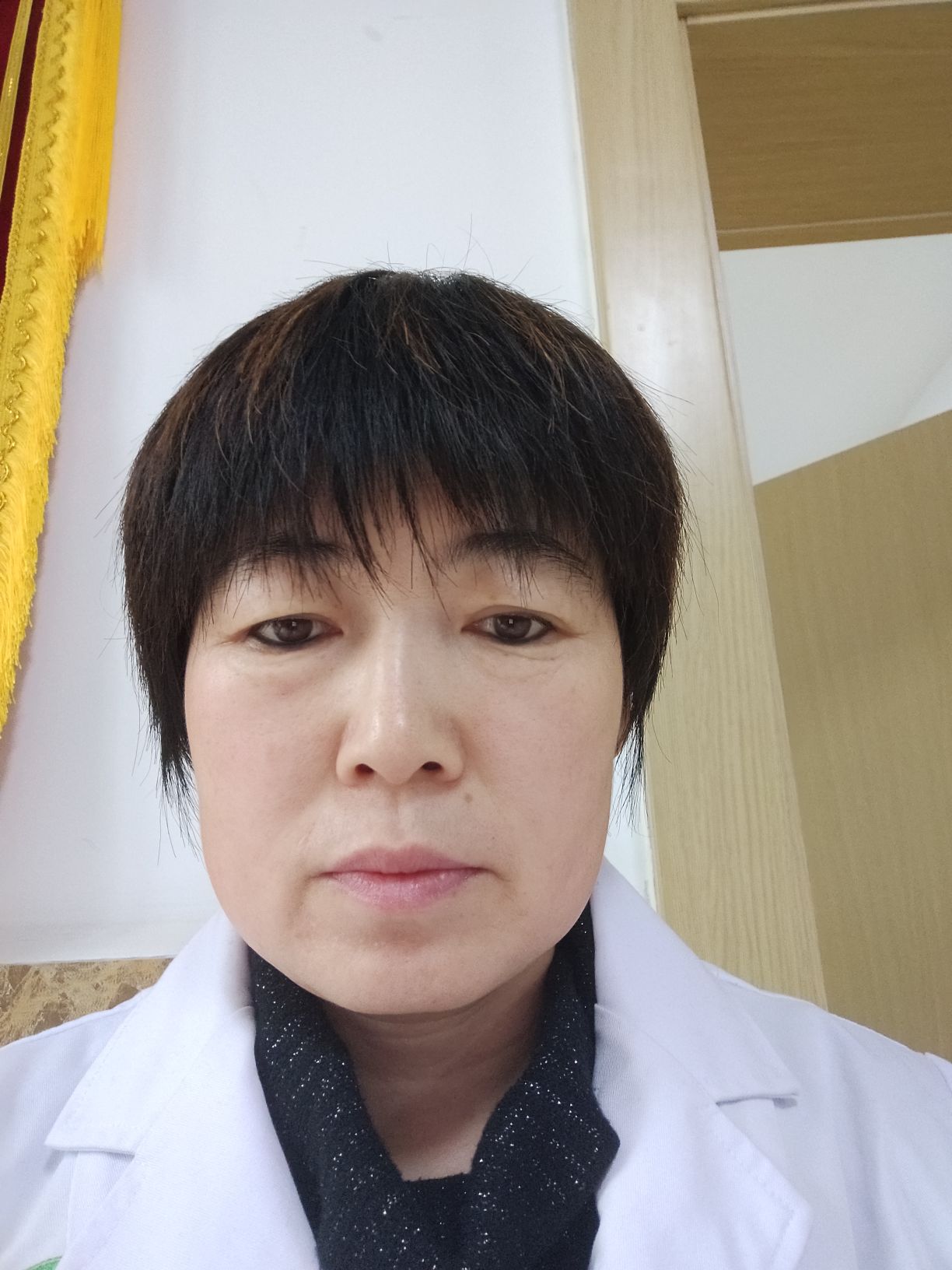 侯华萍头像
