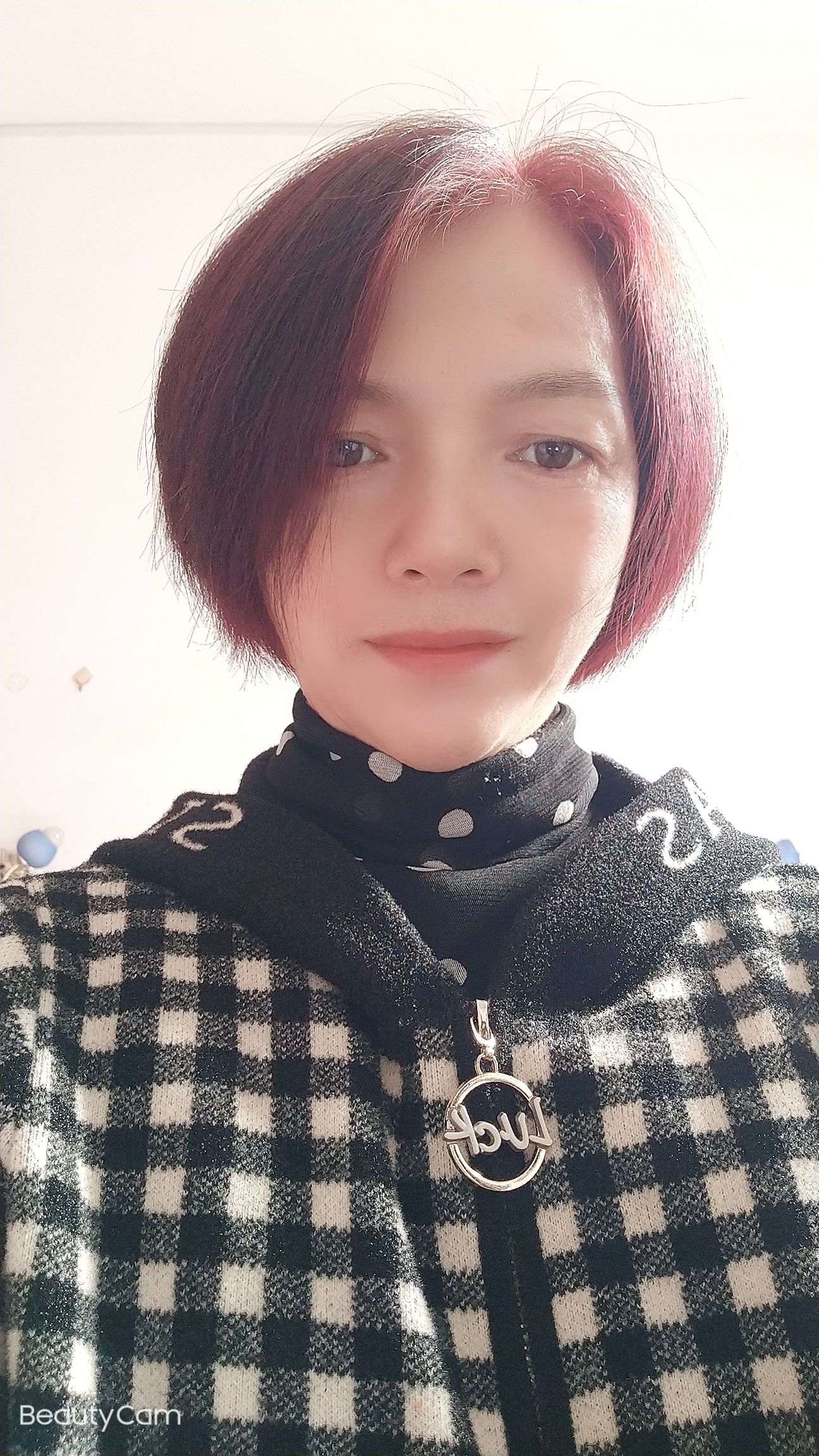 梁美甜头像