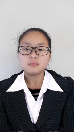 董英英头像