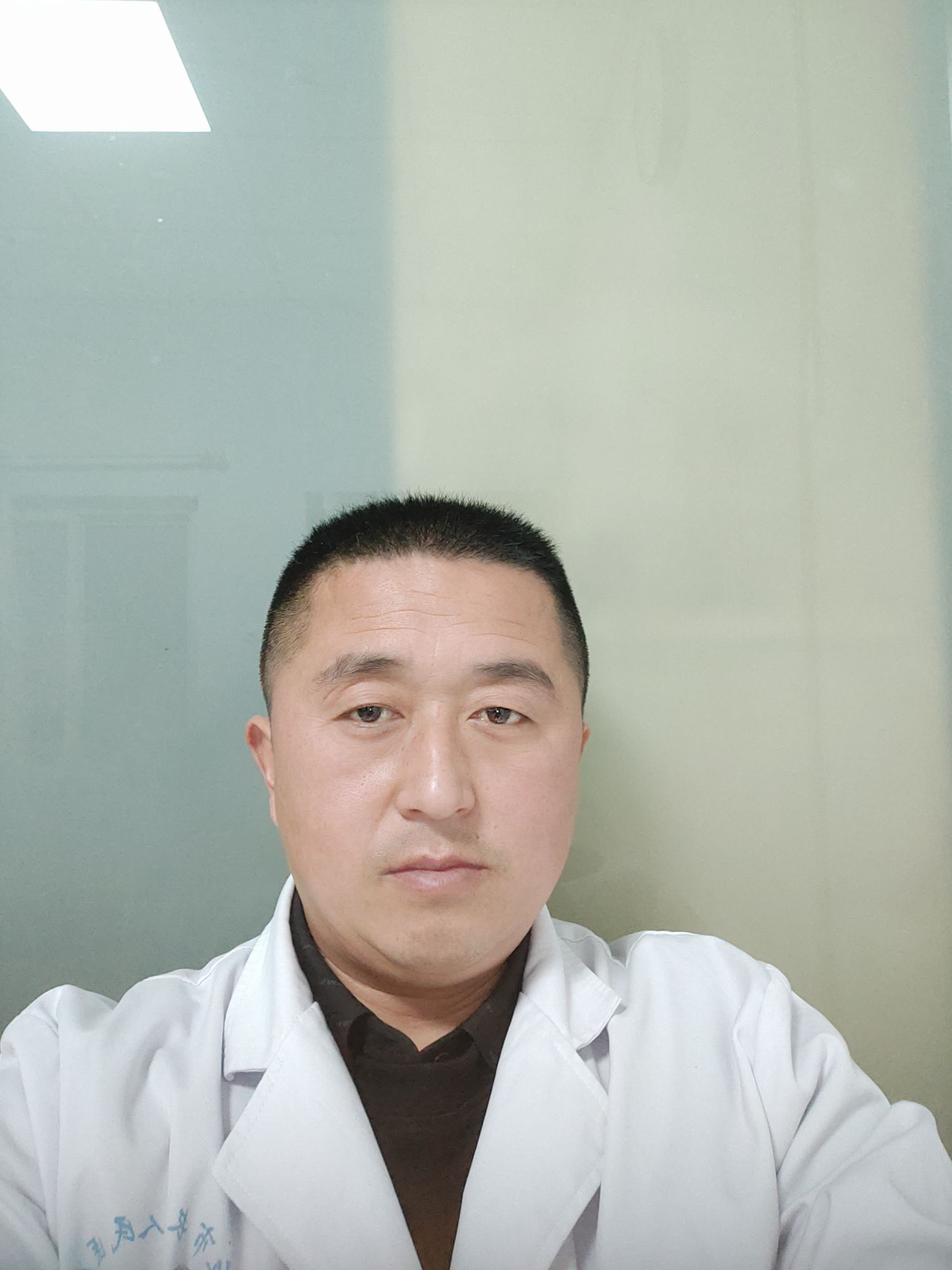 薛志向头像