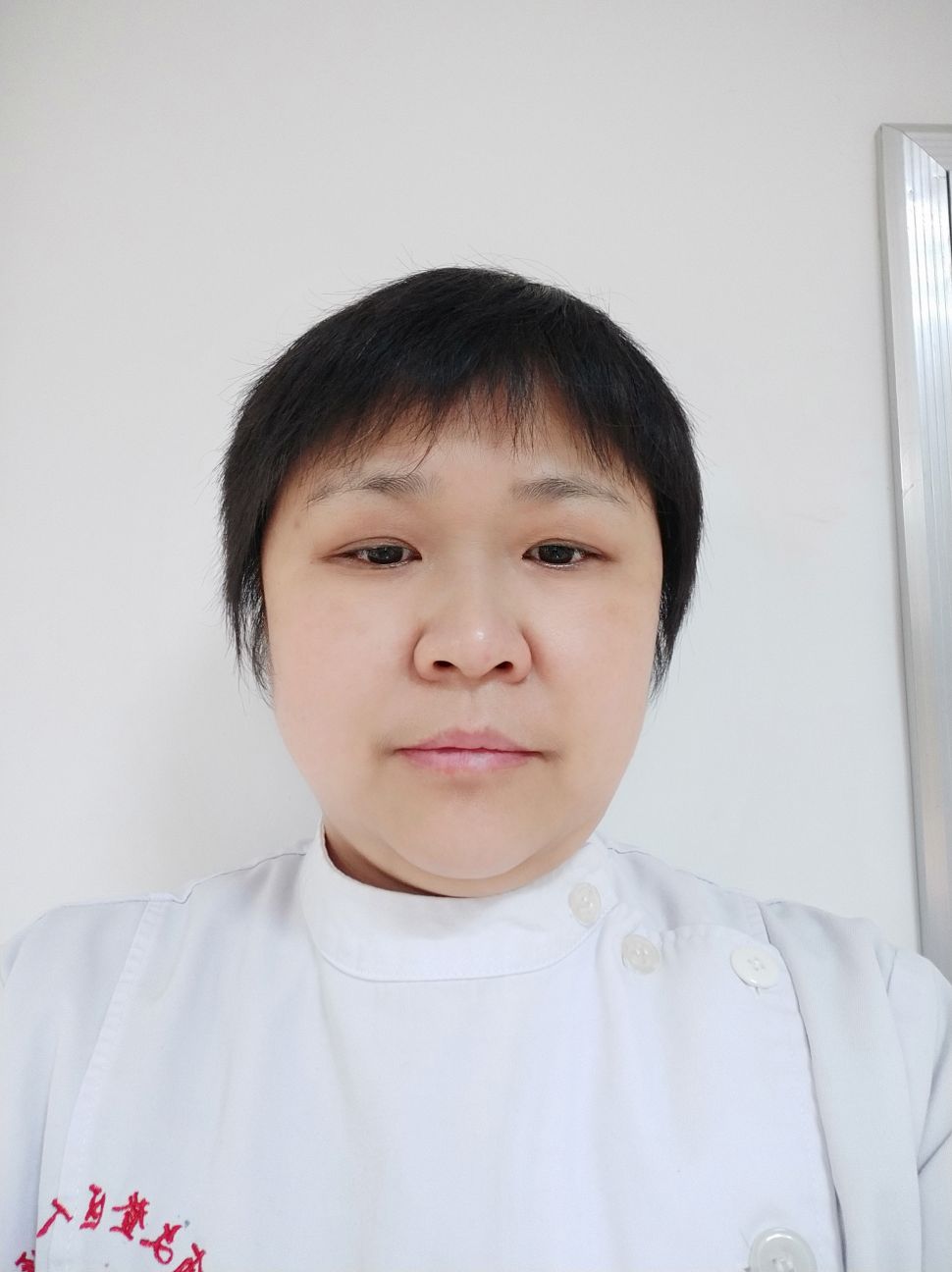 侯成春头像