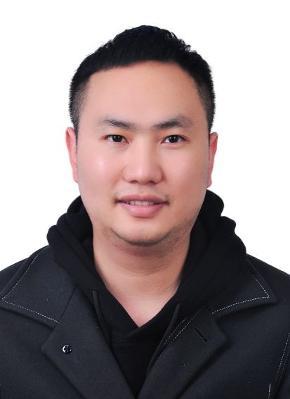 龙翱头像