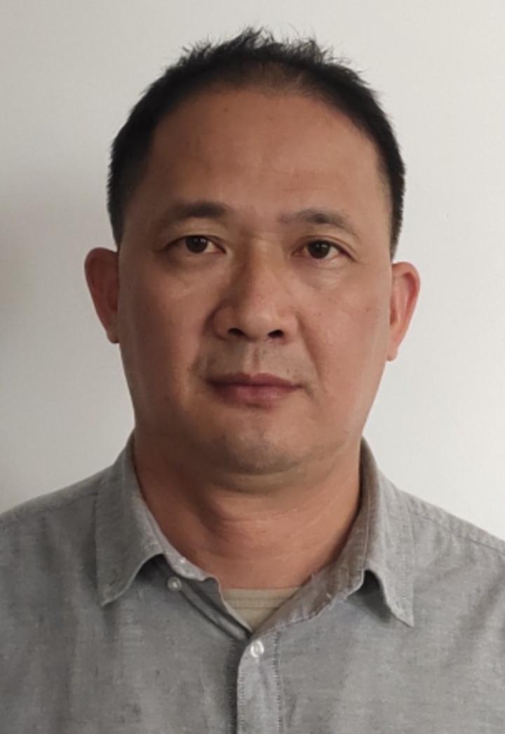 唐伟严头像