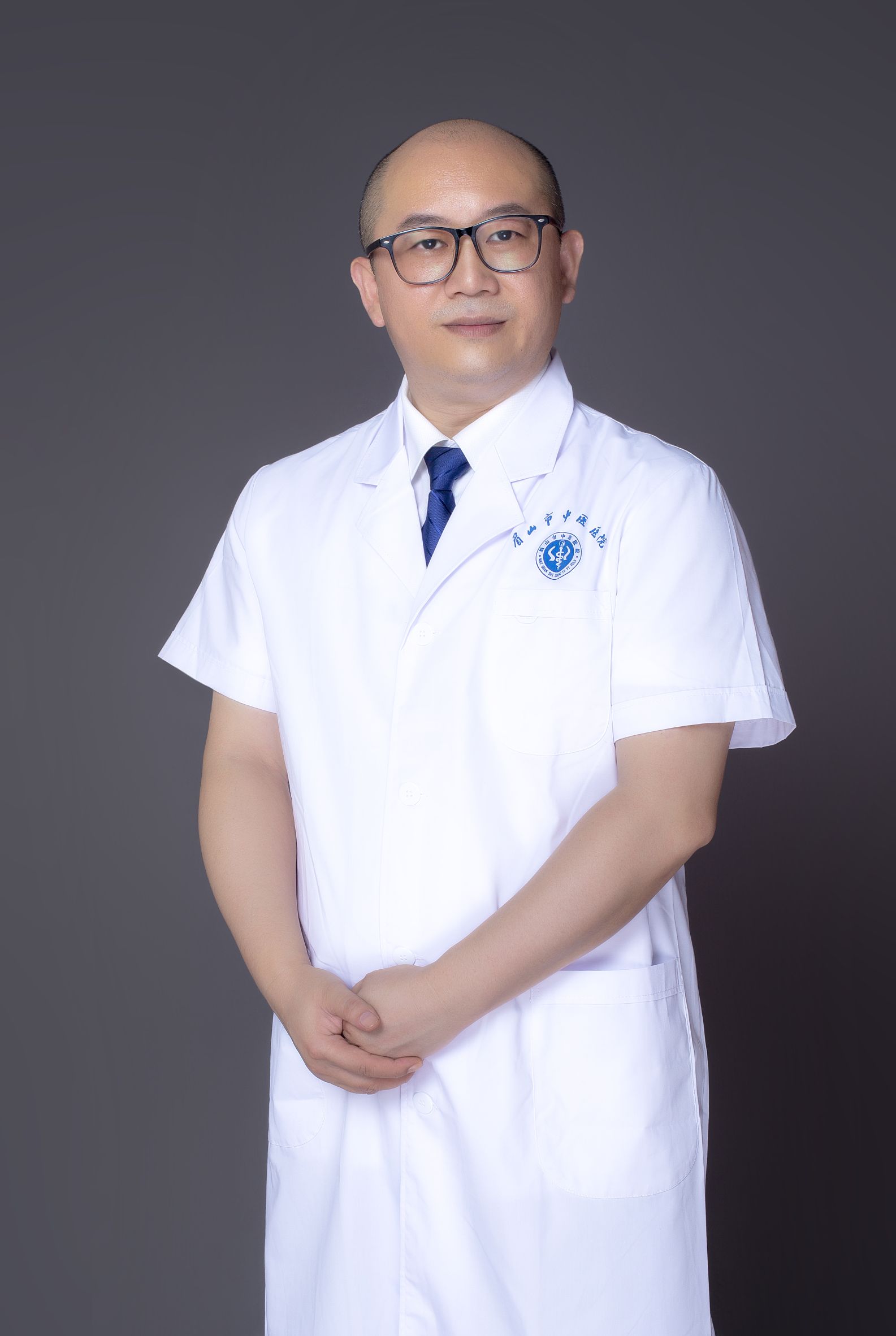 曹波头像