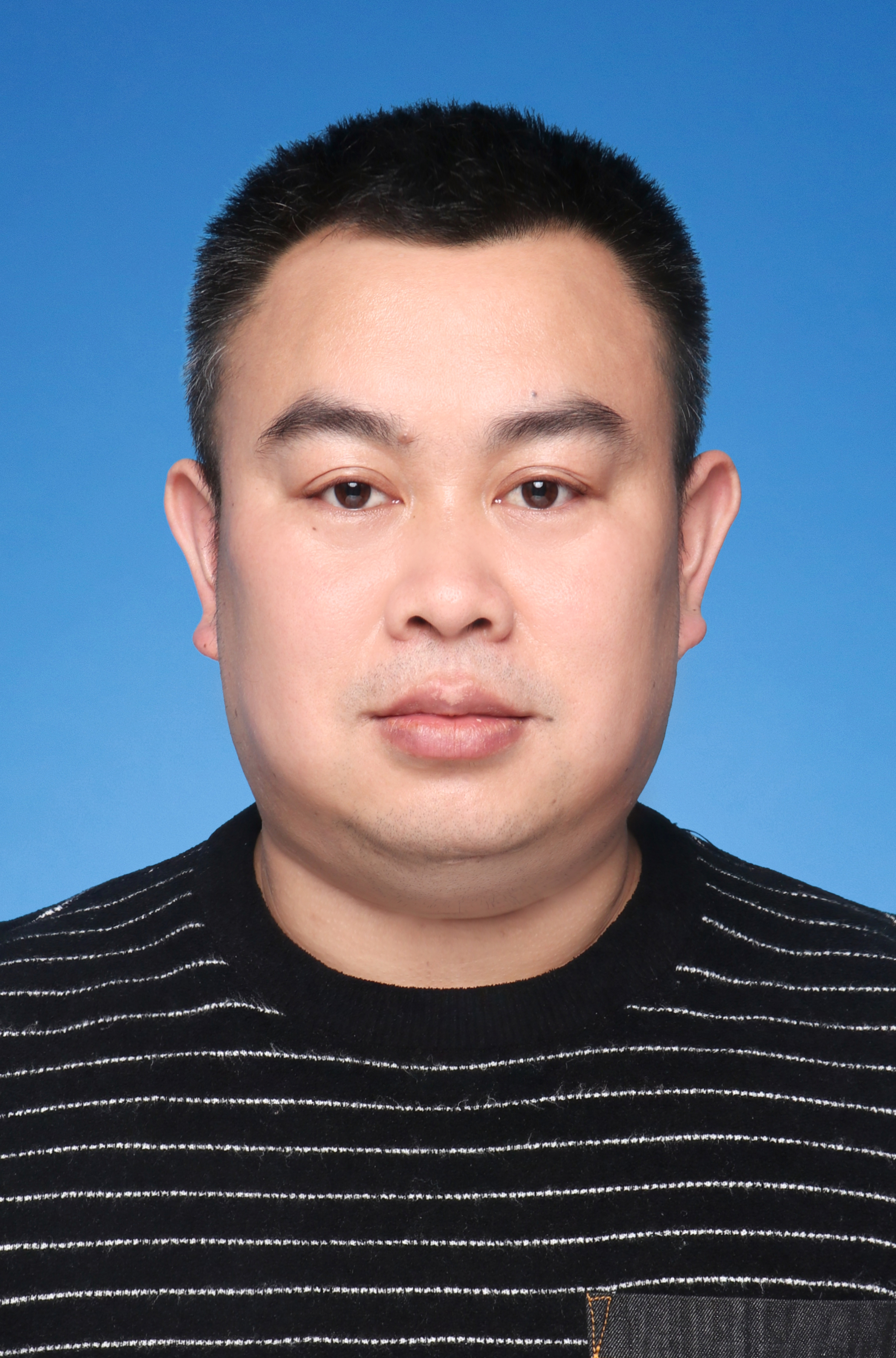 龙文智头像
