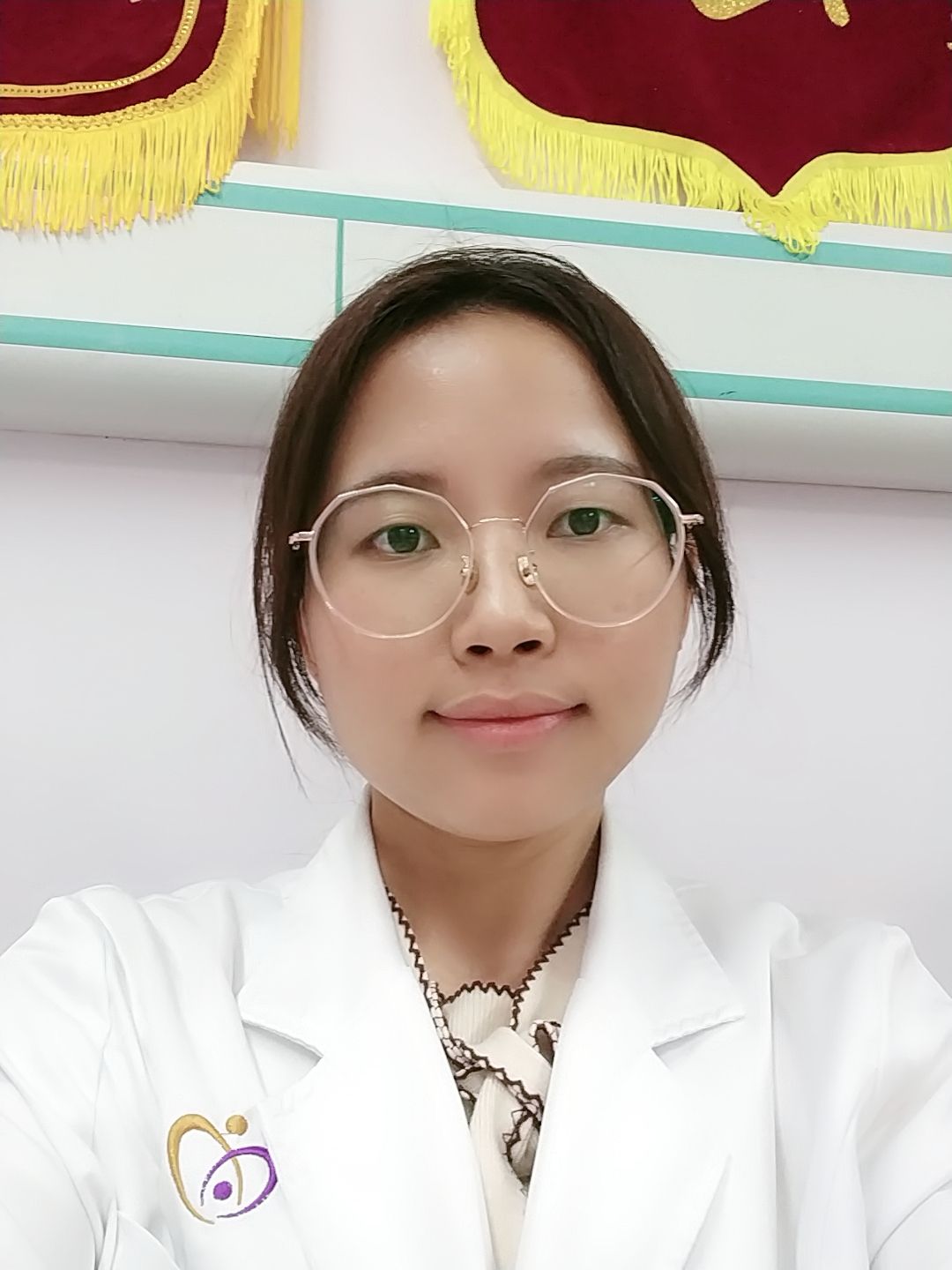 麦瑾头像
