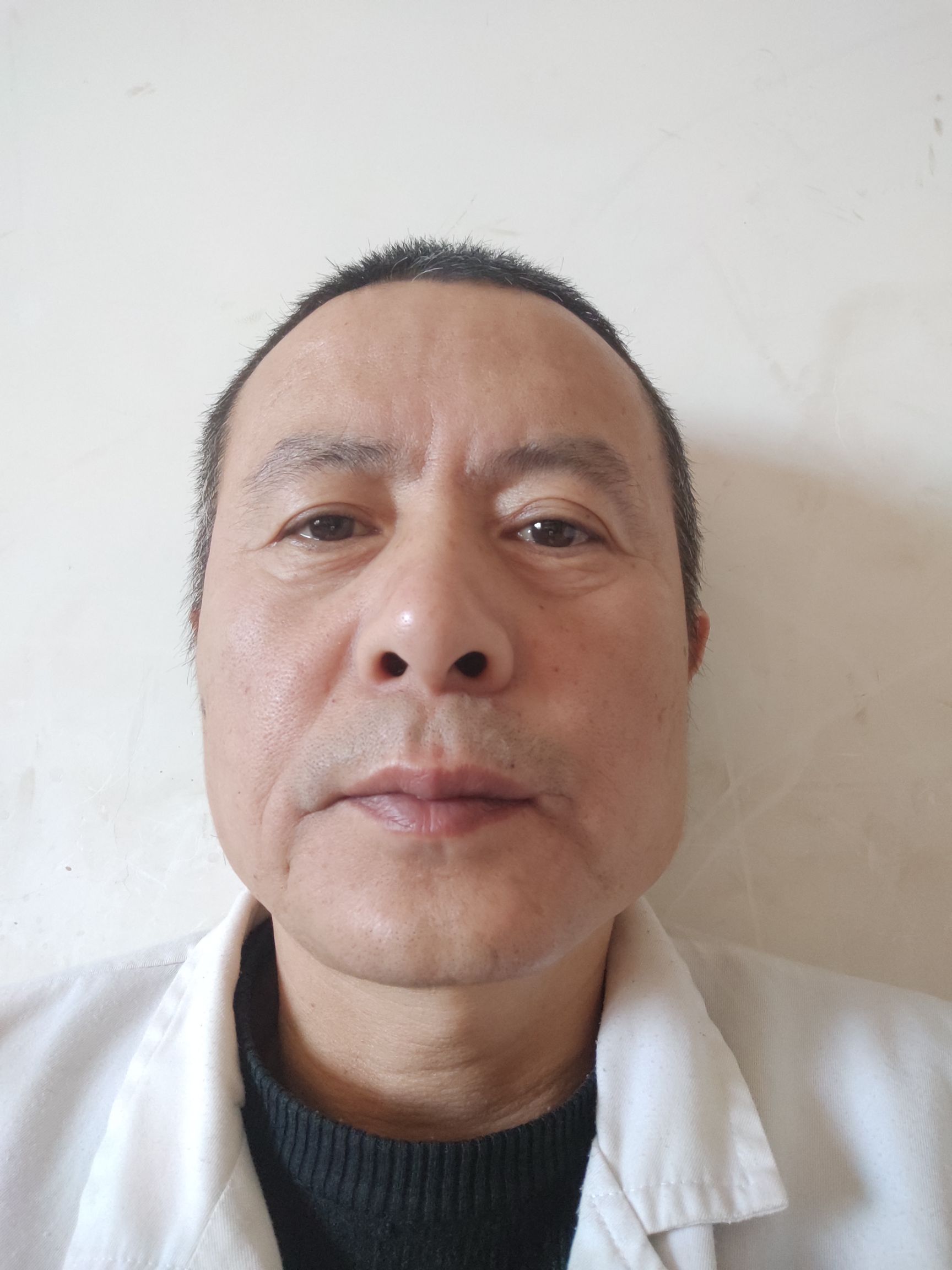 窦广满头像