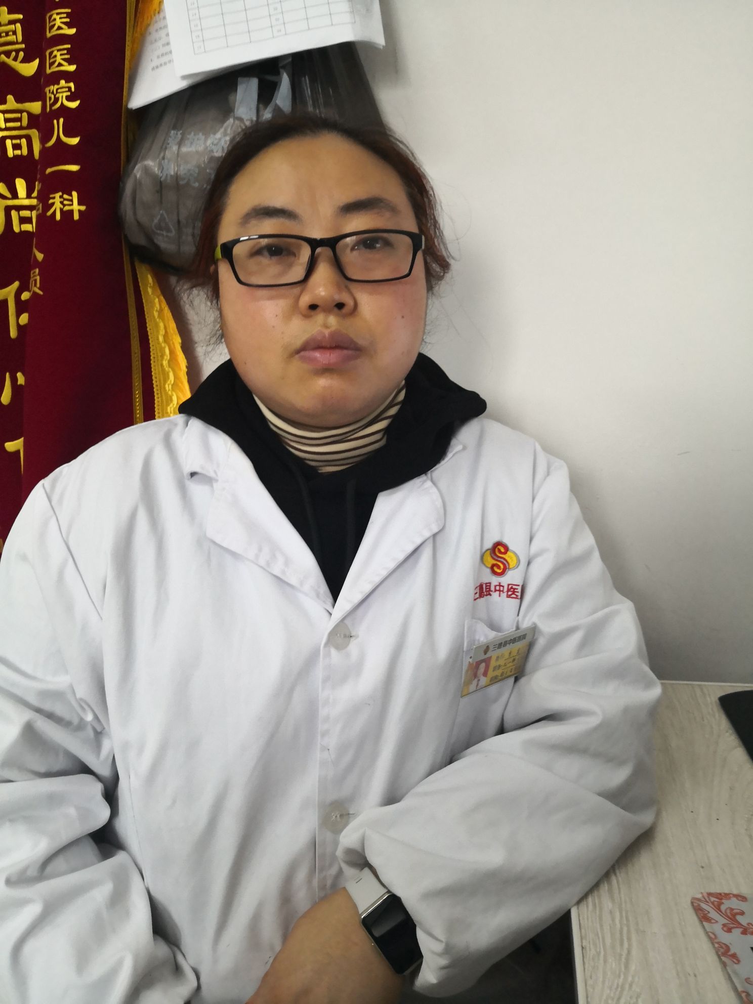 李霞头像