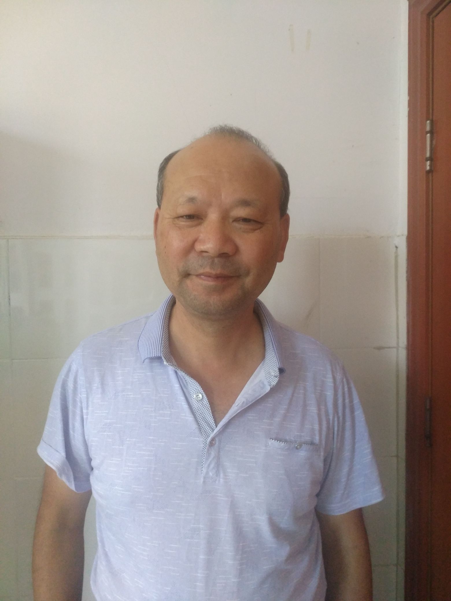 龙小虹头像