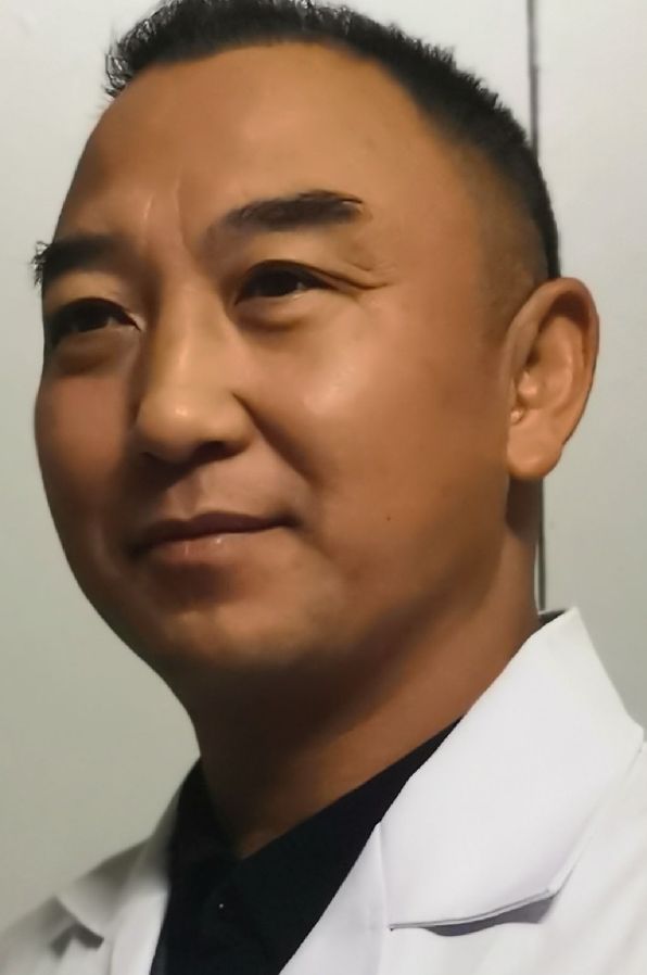 黄志政头像