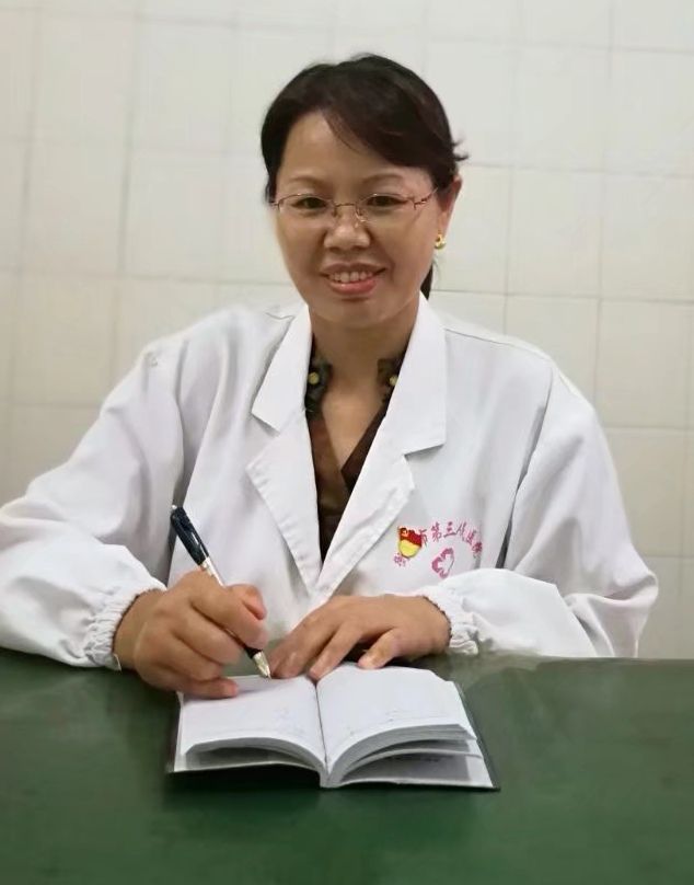 胡莉华头像