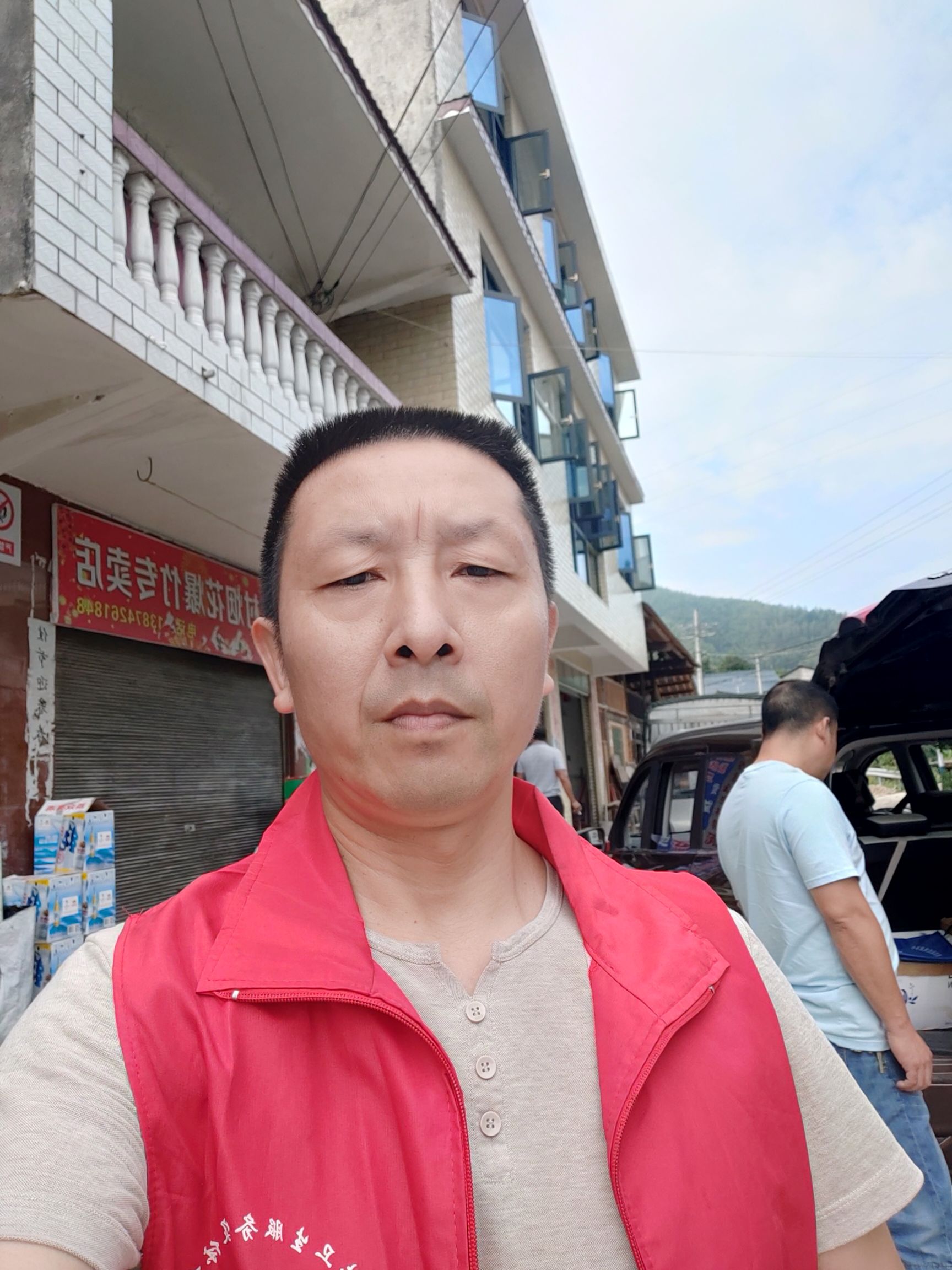 朱强头像