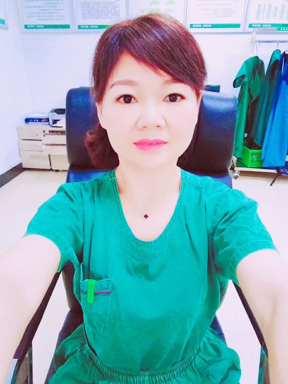 胡卫红头像