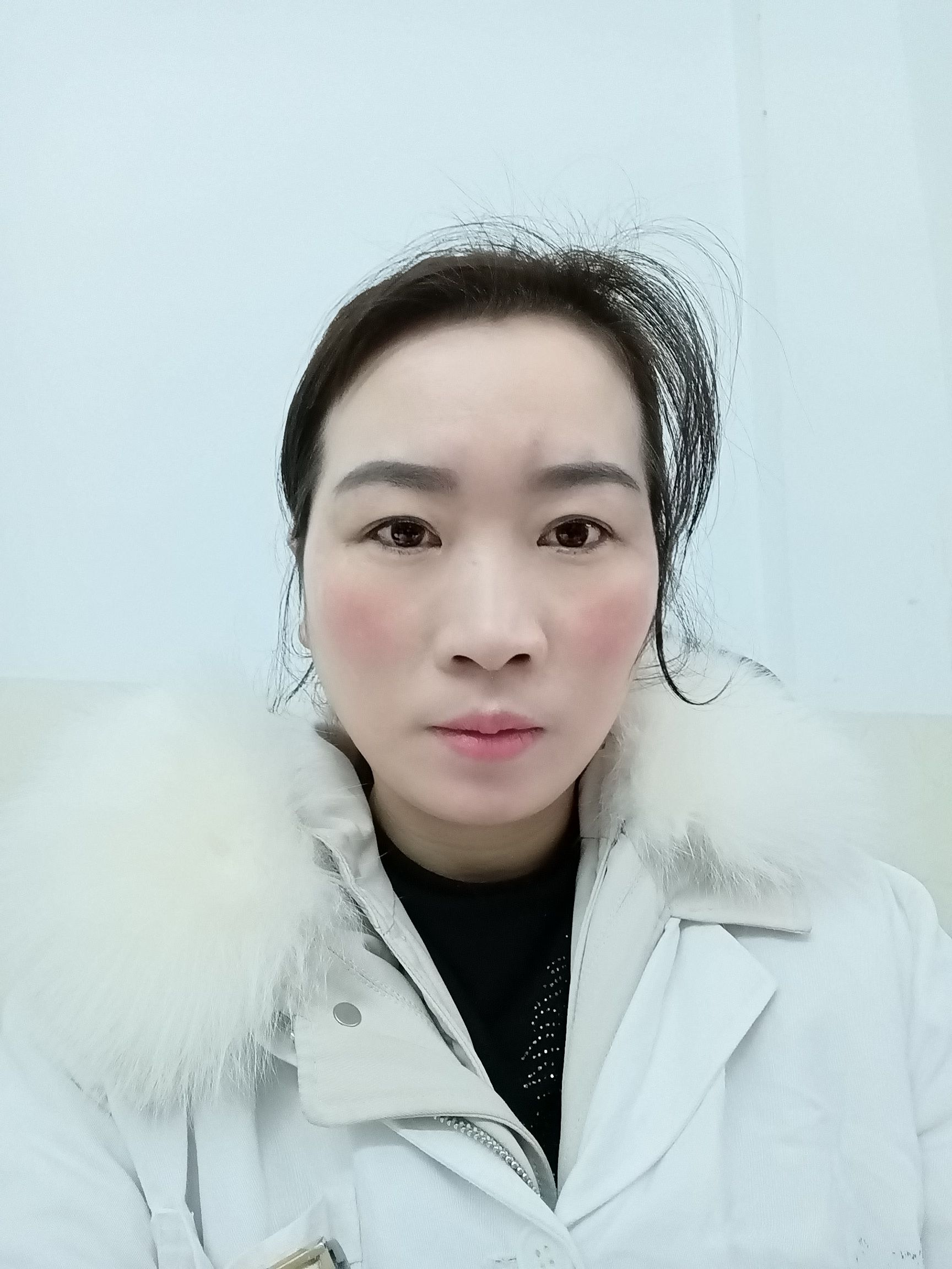 雷富丽头像