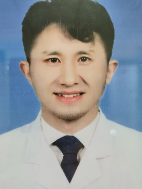 黄支隆头像