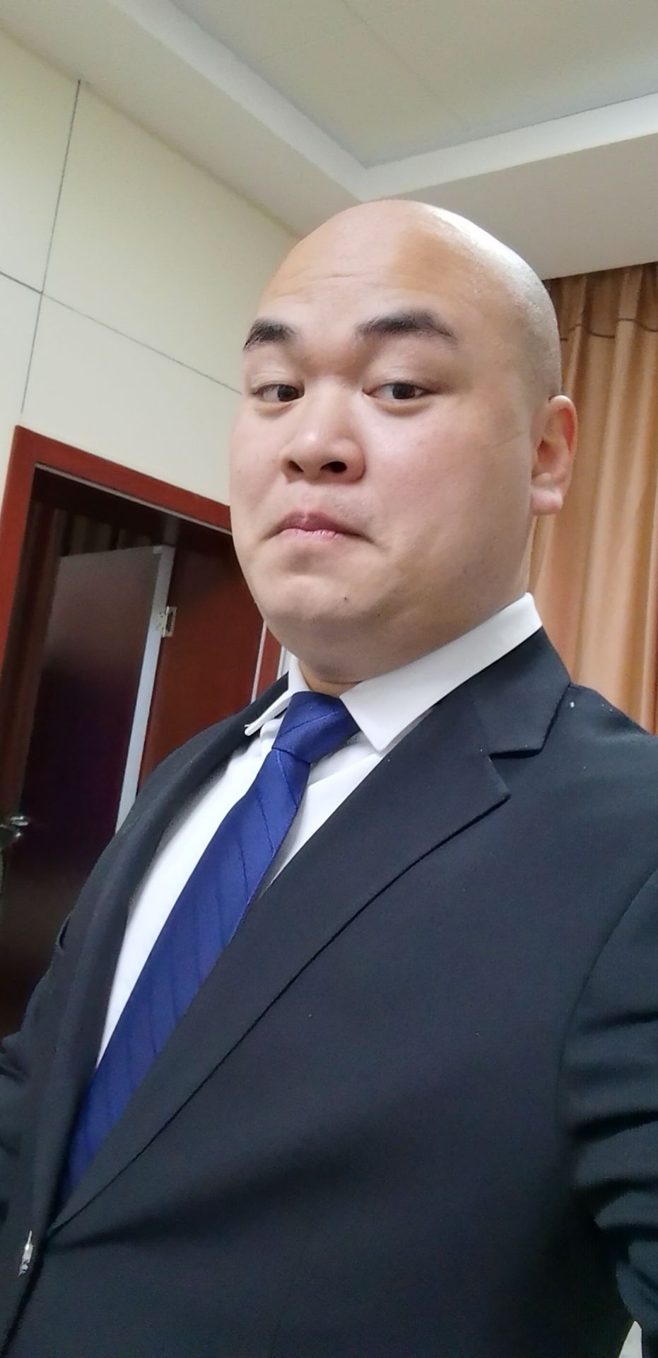 黎章枝头像