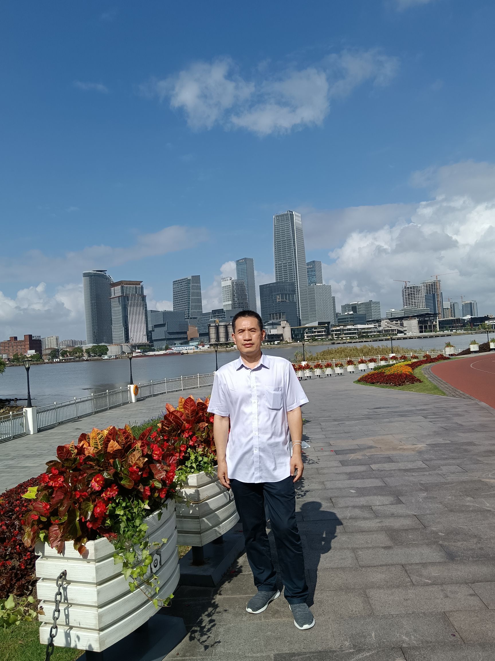 王立仁头像