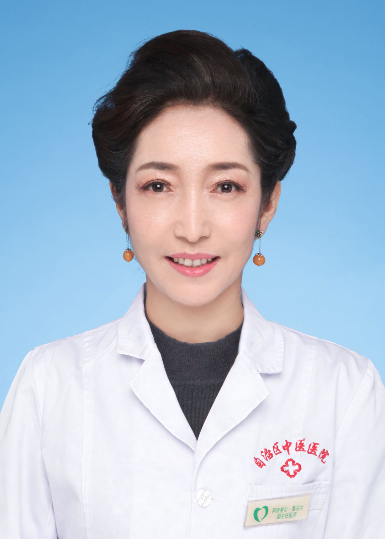 阿依奴尔·吾买尔头像