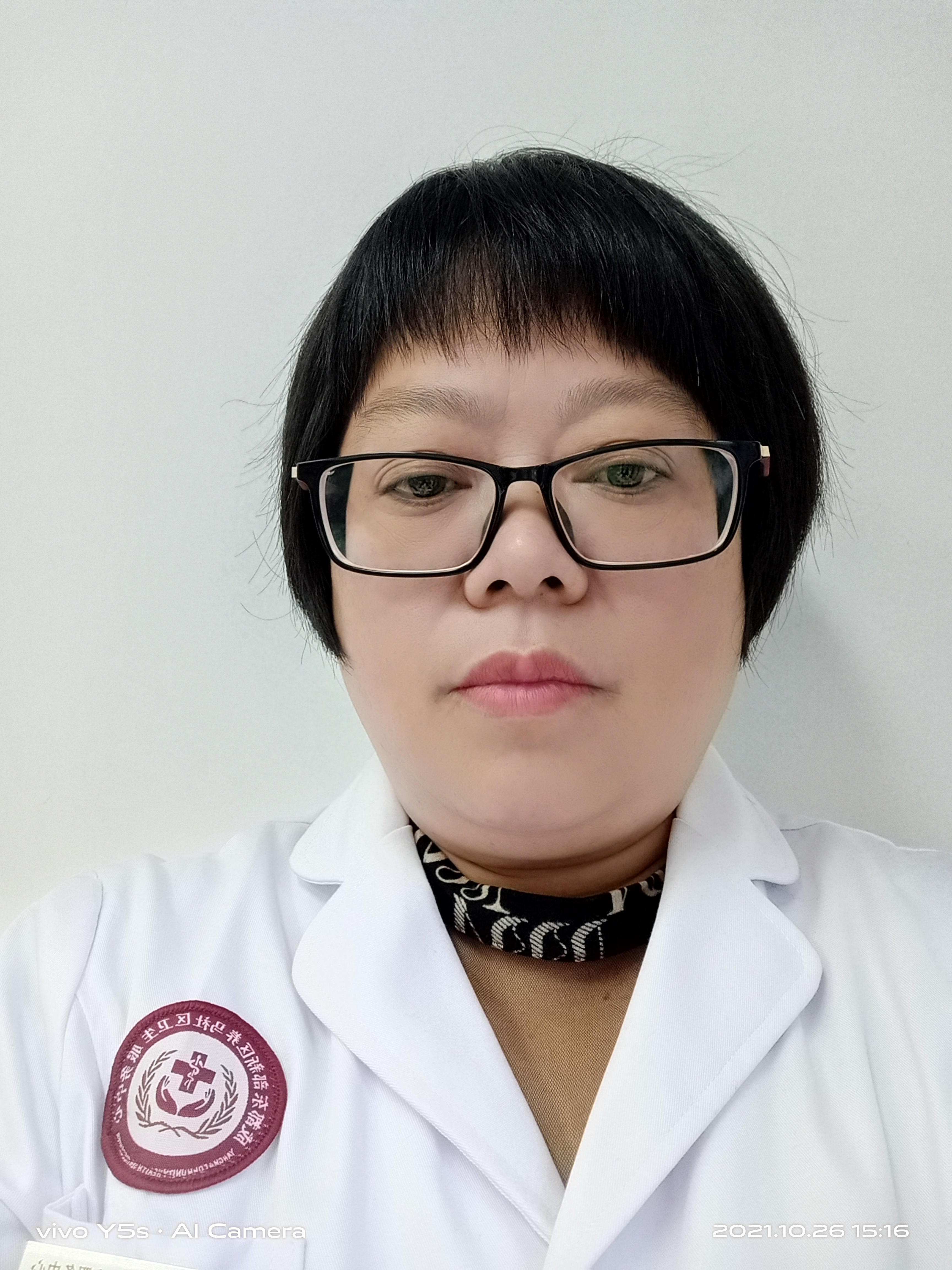 尹小鹰头像