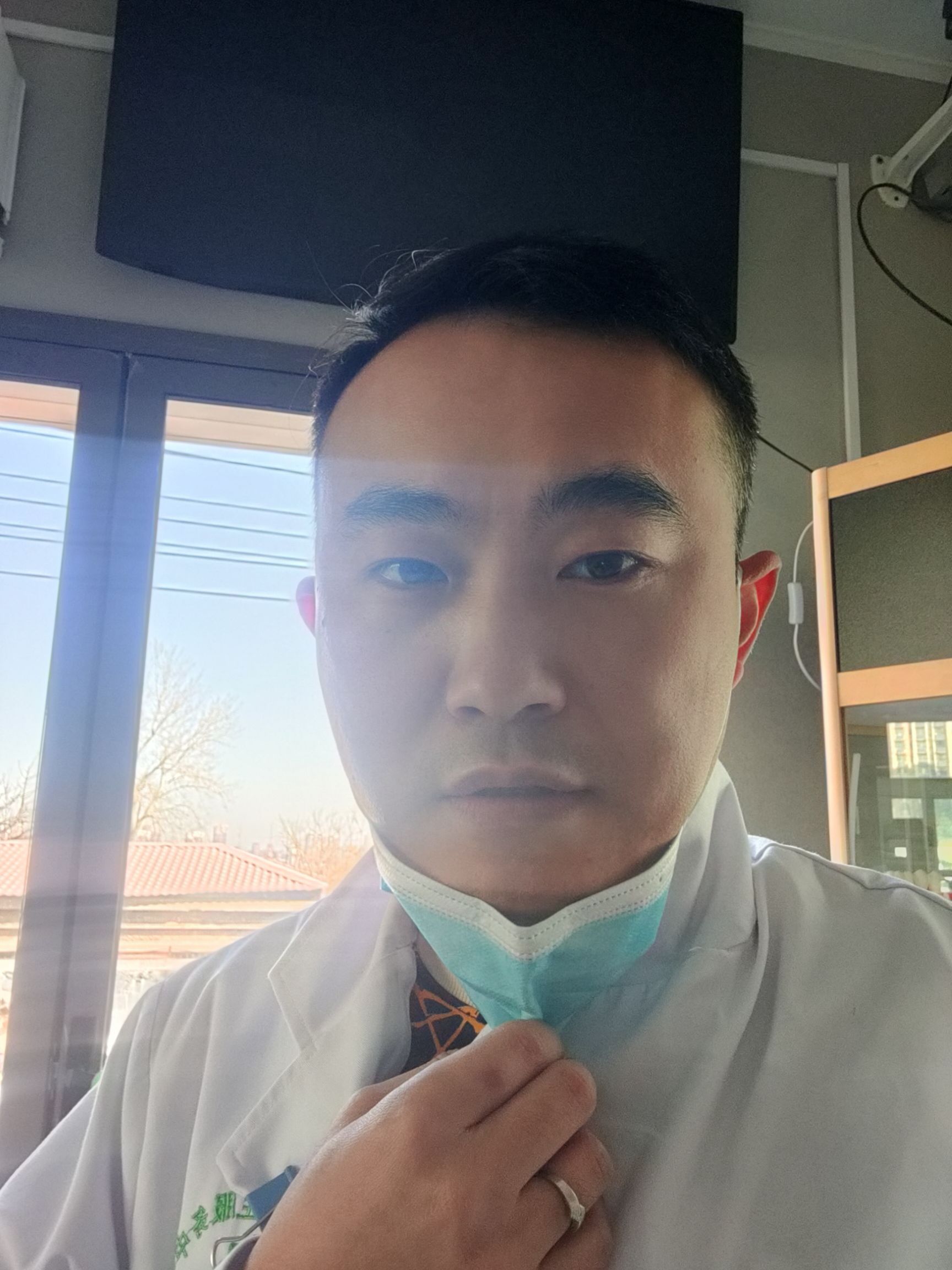 张毅头像