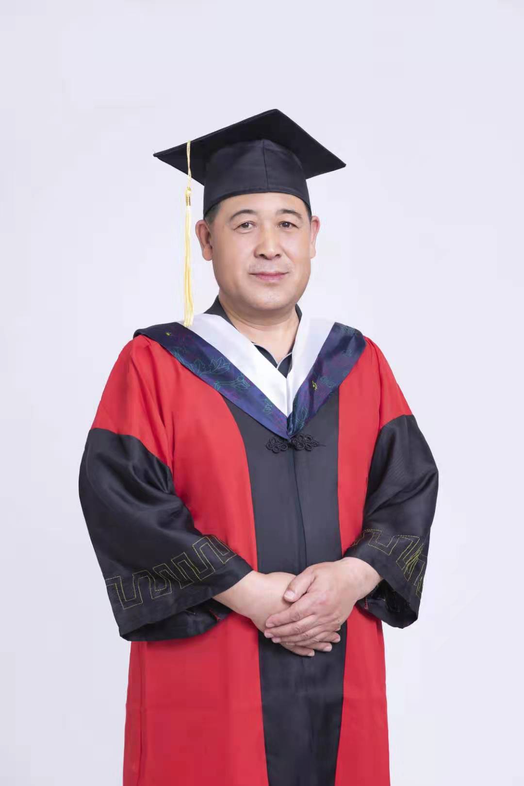 闫文明头像
