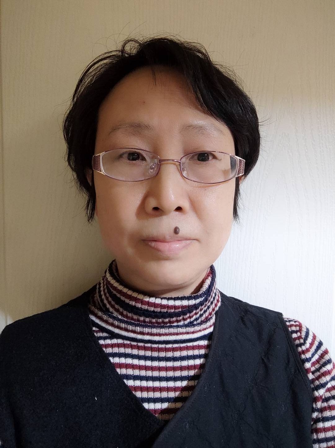 黄琼头像