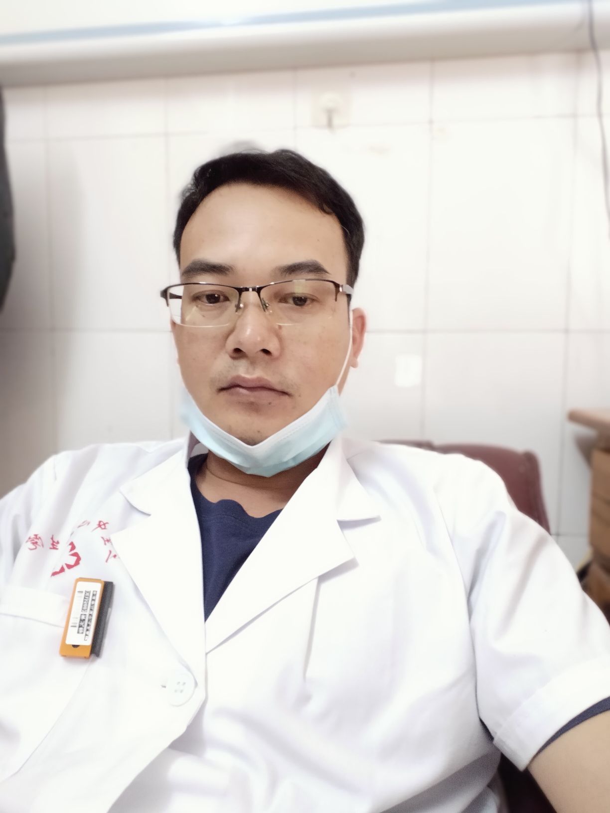黄文标头像