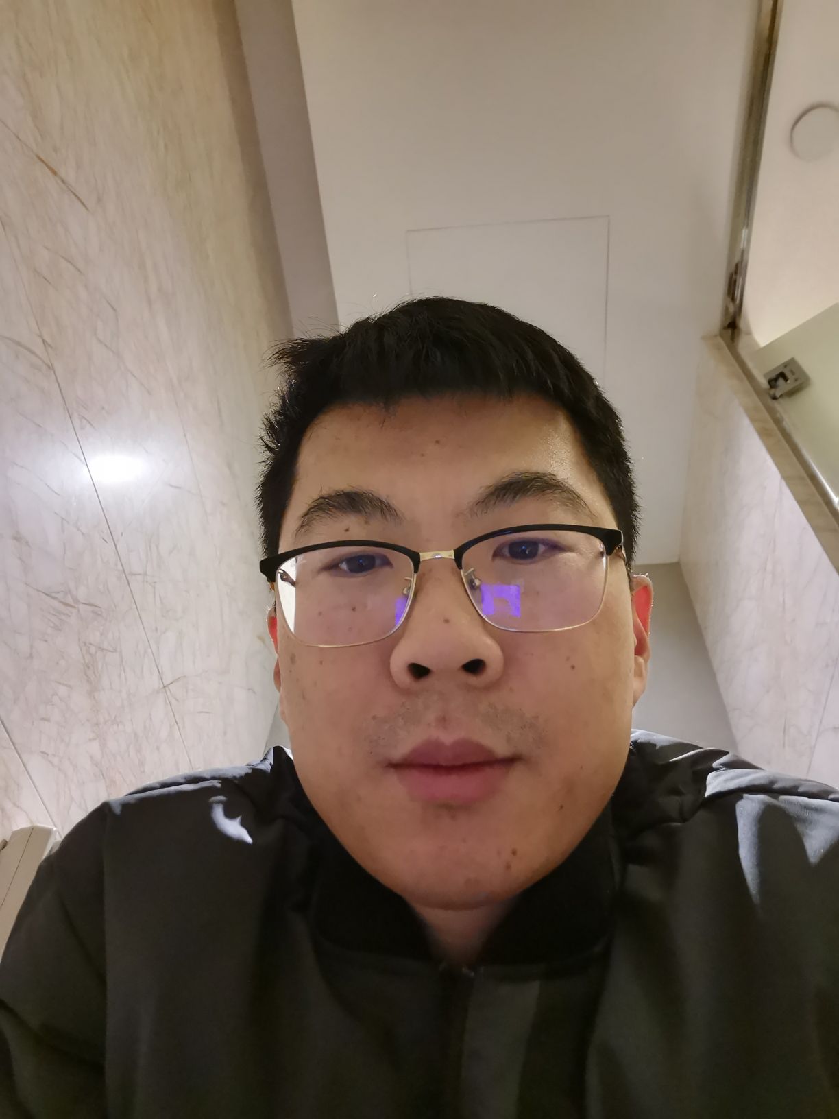 王江山头像