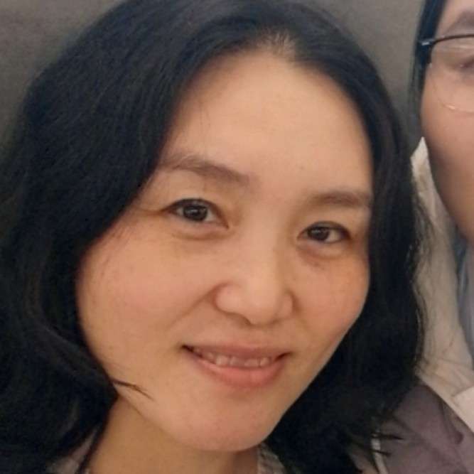 王霞头像