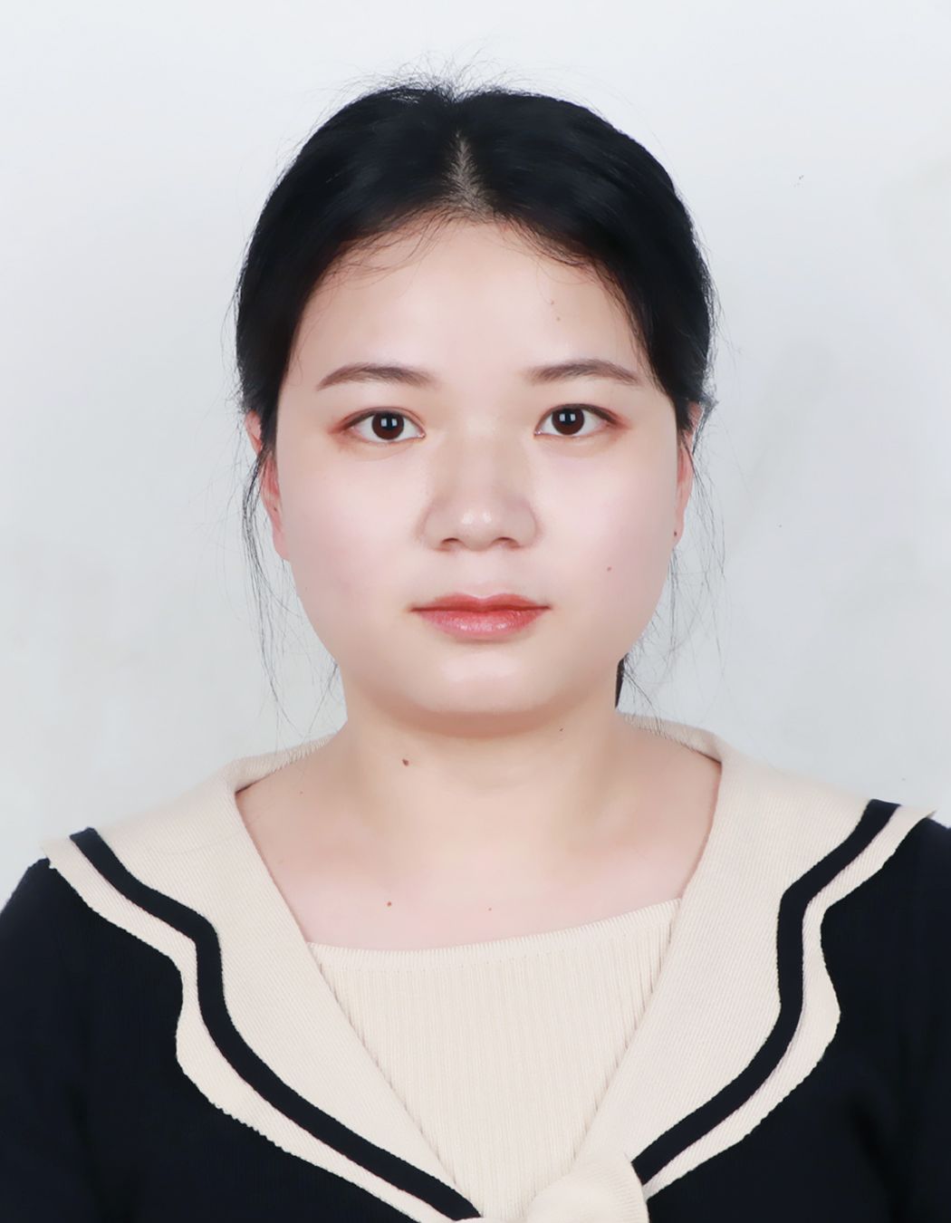 梁菲头像
