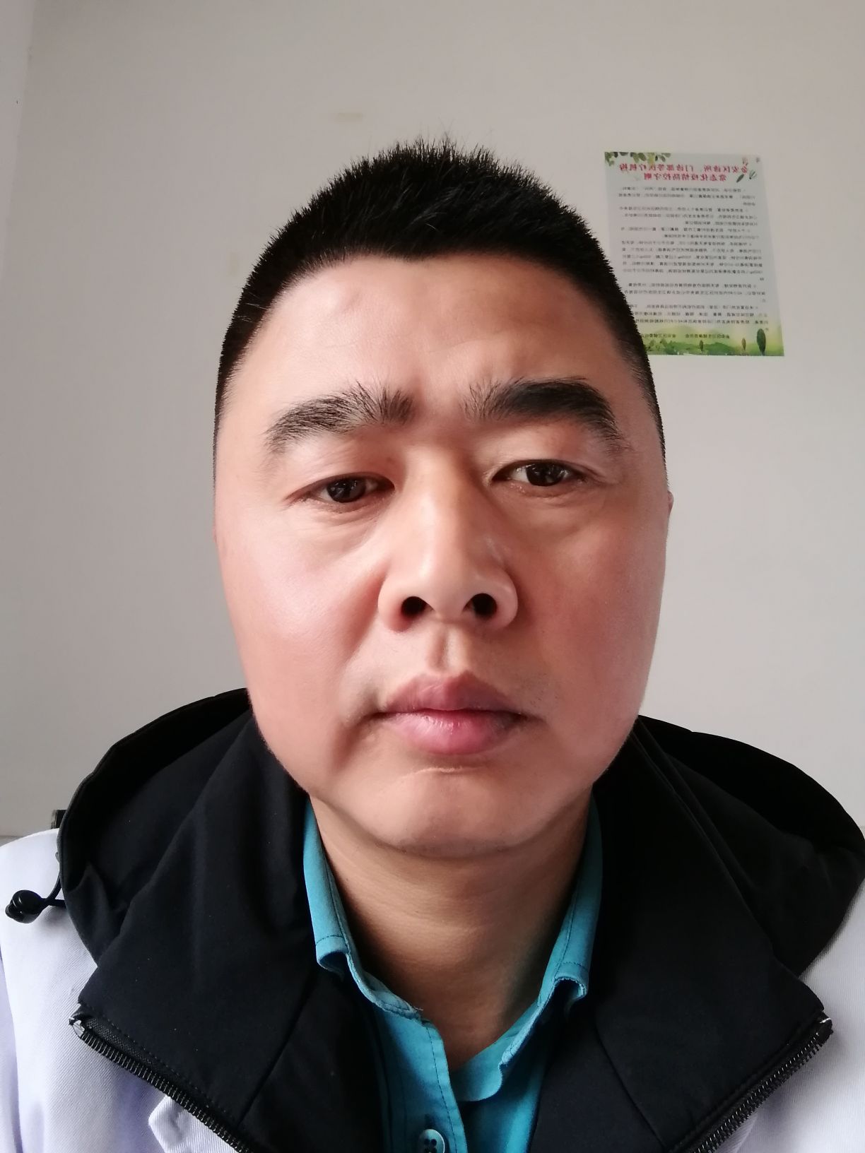 梁方新头像