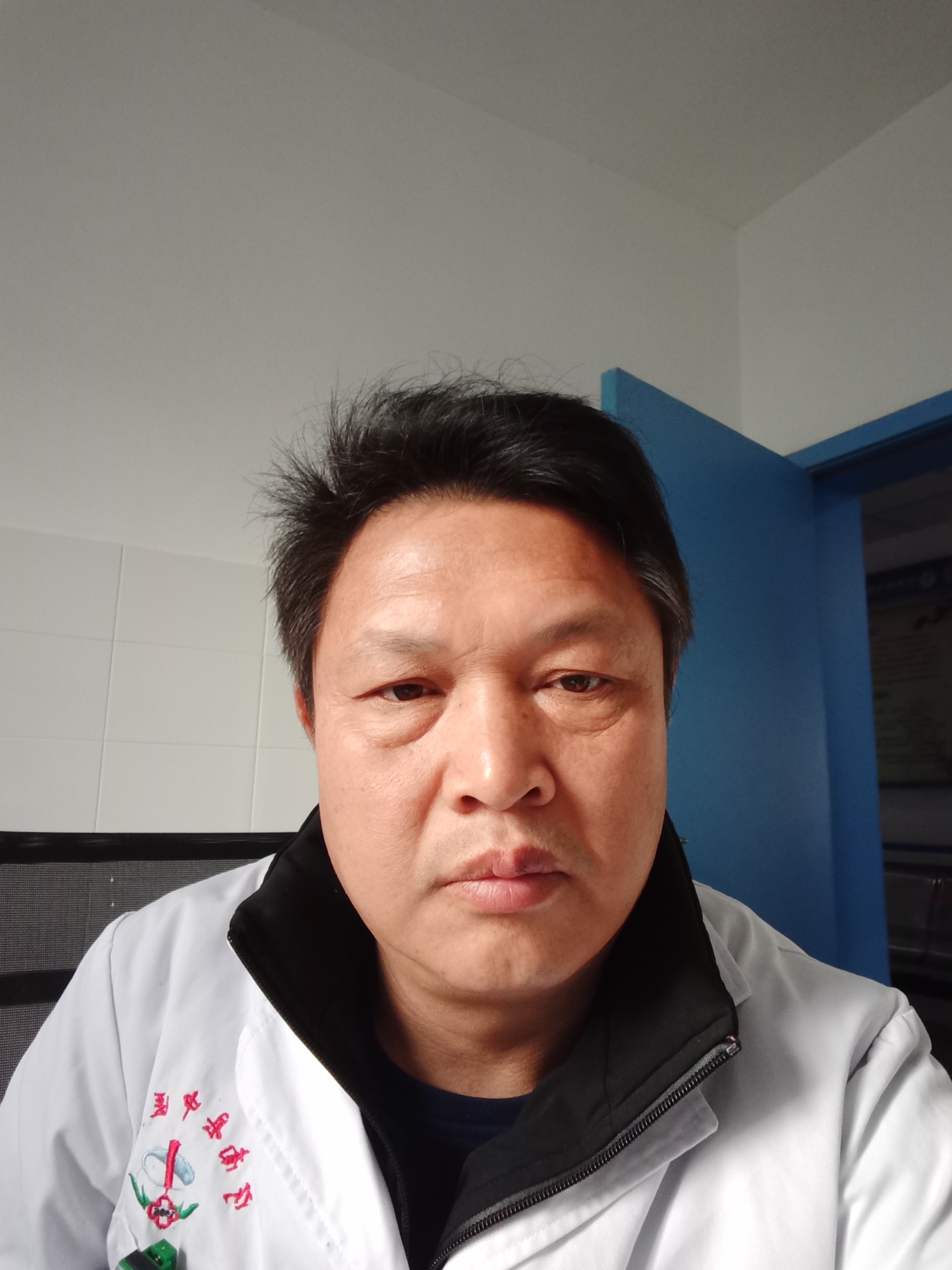 缪德刚头像
