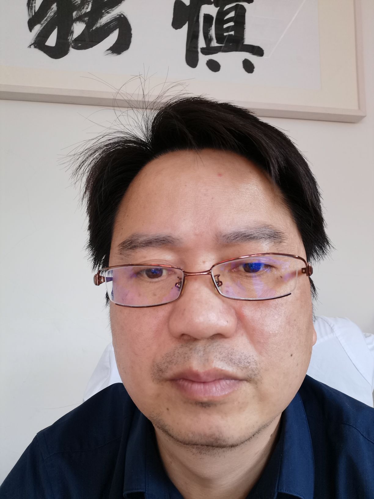 郁海鹰头像