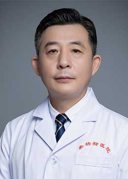 王岩松头像
