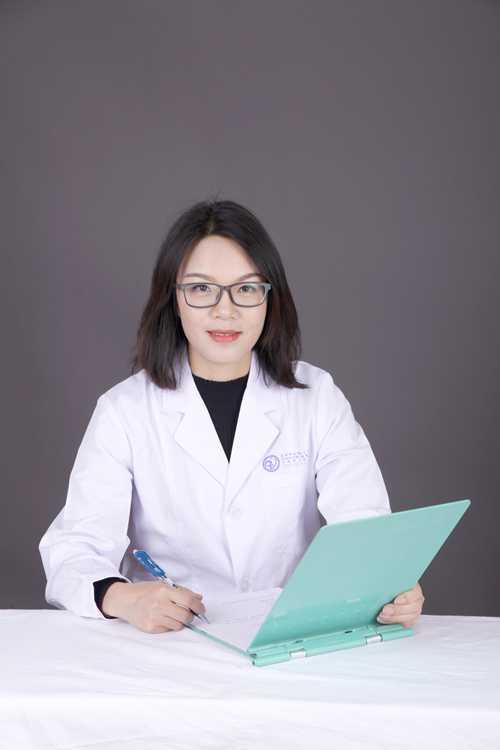 白云霞头像